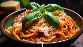 Spaghetti cu sos roșu