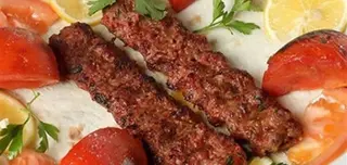 plato 2 Brocheta kofte casera de ternera  asado