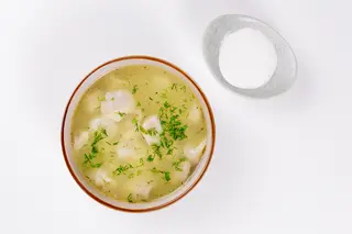Пельмени с бульоном