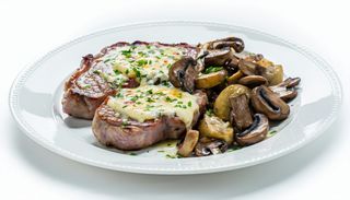 Cotlet Naţional cu ciuperci şi caşcaval