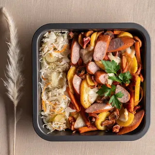 Пательня з мисливською ковбаскою