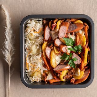 Пательня з мисливською ковбаскою