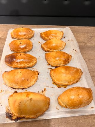 Empanada peruana de lomo saltado 
