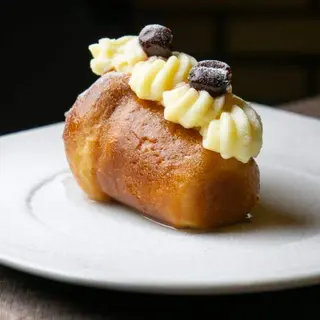 Babà grandi con panna