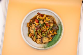 217 Pollo con anacardi