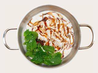 Запечений батат з фетою та фініковим соусом (240g)