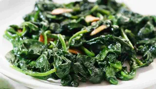 Spinaci aglio, olio, peperoncino