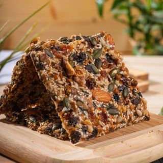 Енергийно блокче с микс от ядки изключително вкусно и зареждащо (100г)