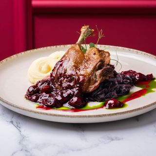 Pulpă de rață cu varză roșie