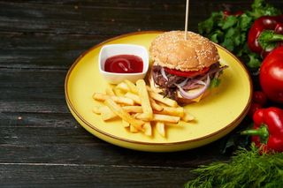 Бургер с мясом донер и фри