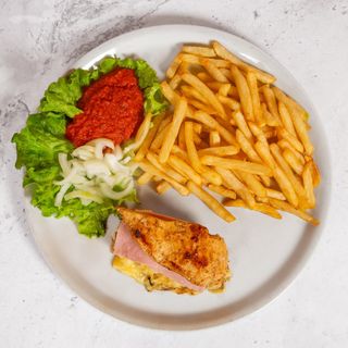 Punjena piletina grill  s pomfritom