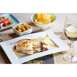 Sepia A La Plancha Con Ensalada