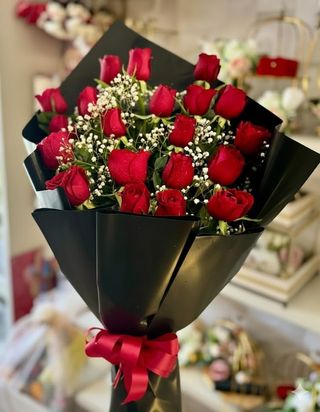 Bouqeut Rouge Emballage Noir