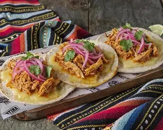 Taco tinga de pollo