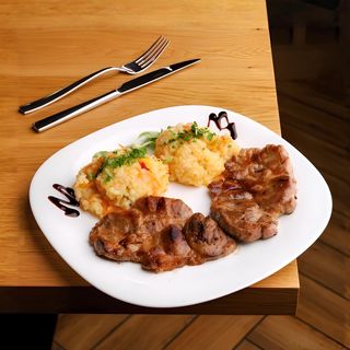 Ceafă de porc la grătar - garni