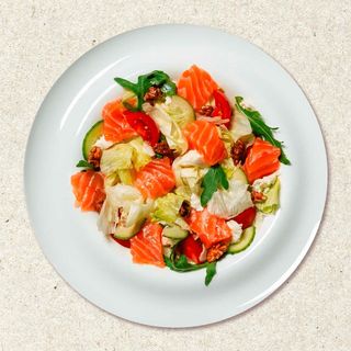 Салат з лососем (320г)