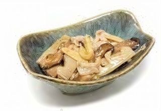 N.252 Maiale con funghi e bambù