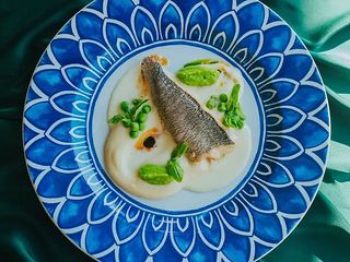 Філе дорадо з пюре зеленого горошка та селери з вершковим соусом (250 г)