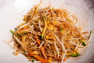 26. Spaghetti di soia con gamberi e surimi