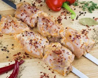 Шашлик із курячого стегна маринований (1000г)