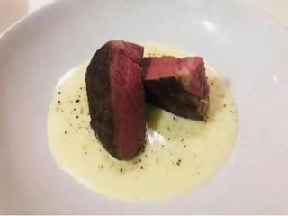 4 cheeses sauce and beef steak on top