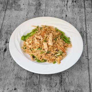 37. Yakisoba Con Pollo