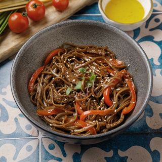 WOK с гречневой лапшой