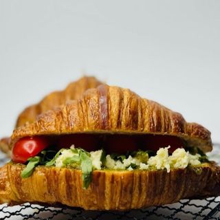 Круасан з моцарелою