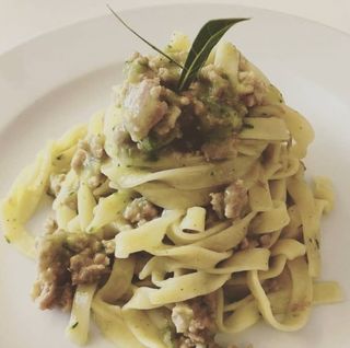 Tagliatelle con salsiccia e porcini