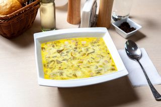 Supa de salata verde cu afumatura