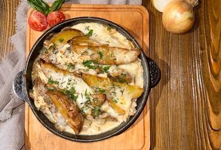 Пательня з куркою та грибами