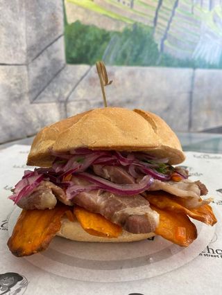 Pan con chicharron