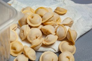 Пельмени с бульоном