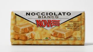 Novi - czekolada biała z orzechami 130g