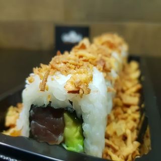 California De Atún Con Aguacate Y Mayonesa cebolla crujiente (9Uds.)