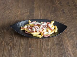 Patatine con porchetta e formaggio