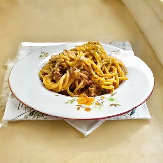 49.Спагети със свинско месо и зеленчуци (750г)