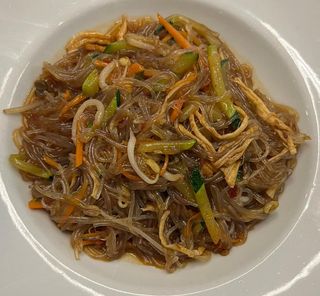 B12. Spaghetti di soia con pollo piccante