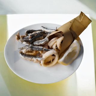 Calamari e alici fritti
