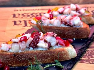 Брускети з восьминігом та Дор Блю соусом (180g)