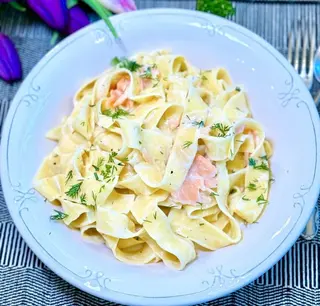 Tagliatelle cu somon