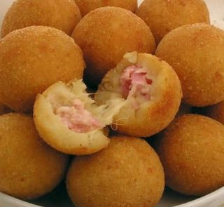 Bolinha mista Queijo e Fiambre