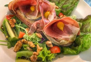 Bruschetta de Presunto com Espargos