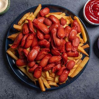 Patatine con wurstel tagliato 