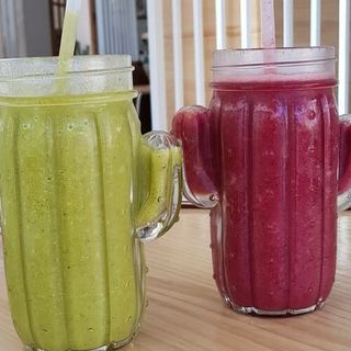 Zumo de frutas del bosque (16 oz.)