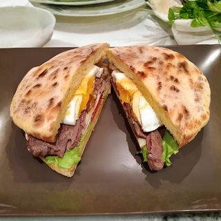 Prego em Bolo do Caco