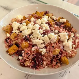 Salada Quinoa