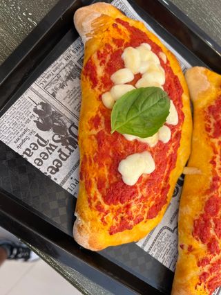 Pizza Ripieno (15 X 15 Cm.)