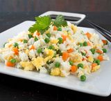 2244 Пържен ориз със зеленчуци (700г)