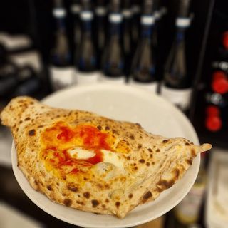 Calzone prosciutto e mozzarella